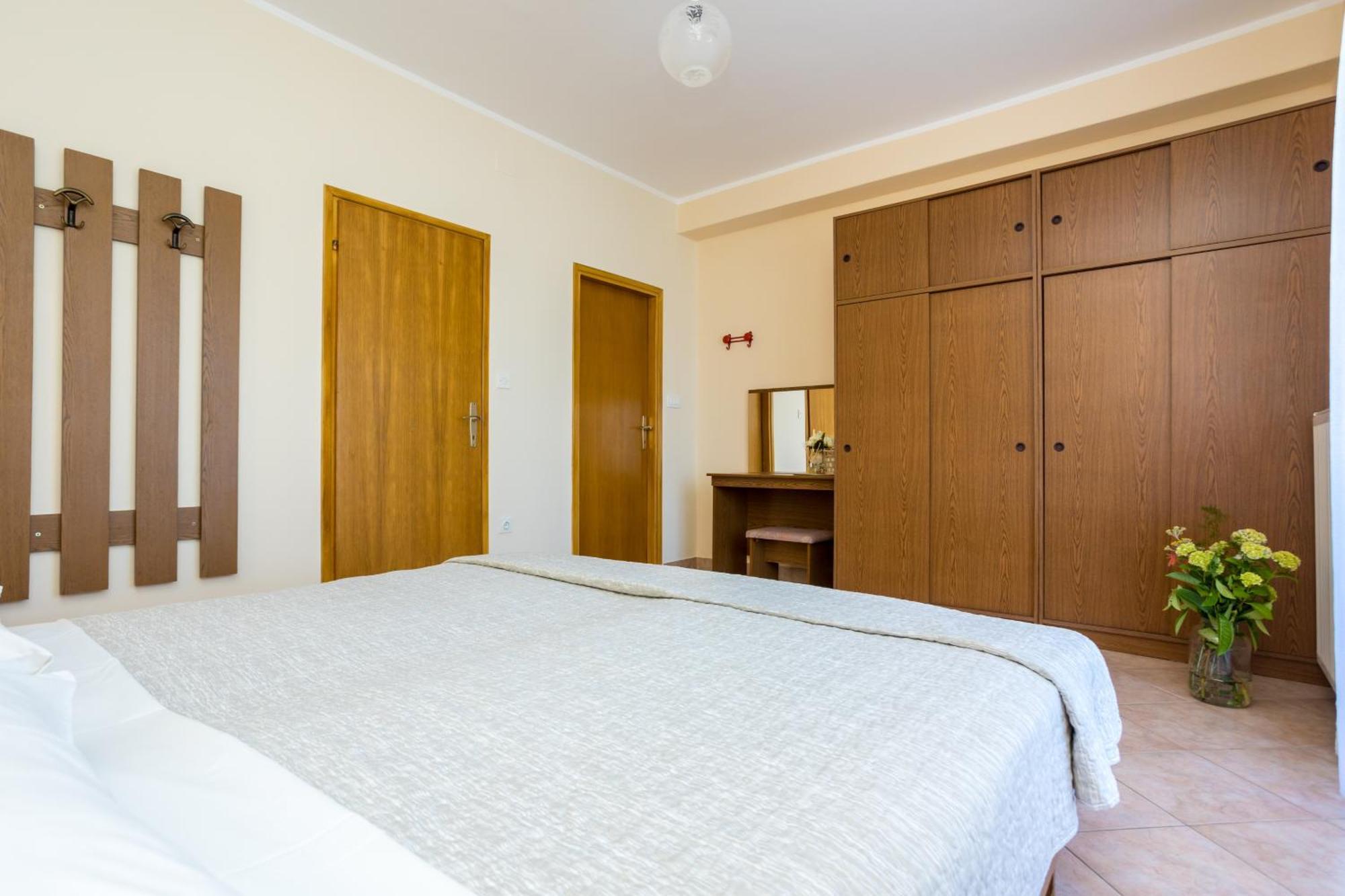 Apartments And Rooms Kod Keti Malinska Exterior photo
