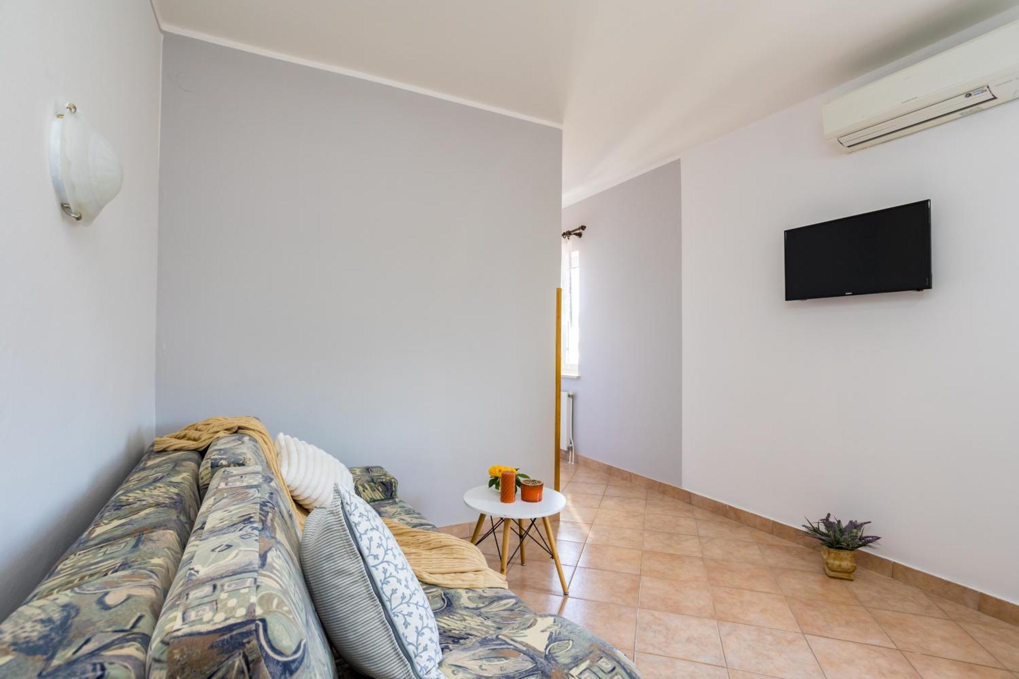 Apartments And Rooms Kod Keti Malinska Exterior photo